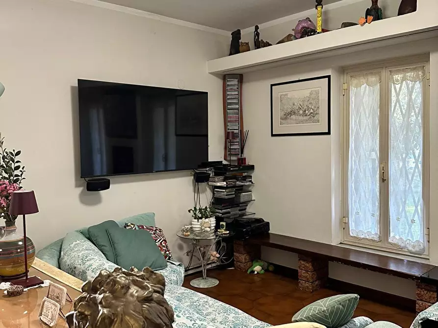 Immagine 9 di Villa in vendita  a Massa