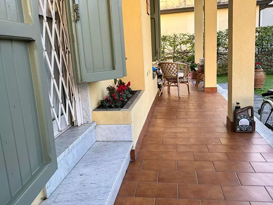 Immagine 5 di Villa in vendita  a Massa