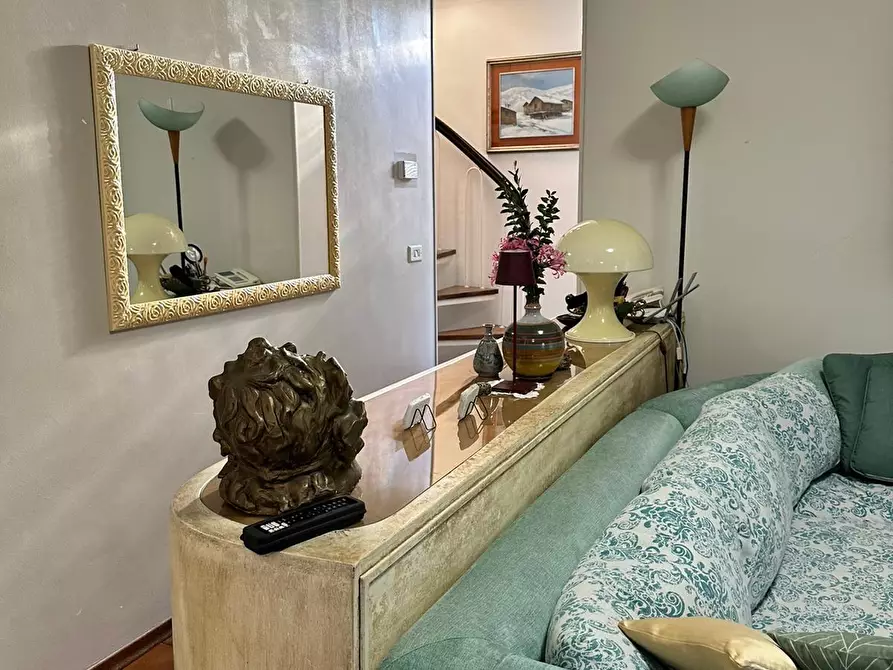 Immagine 13 di Villa in vendita  a Massa