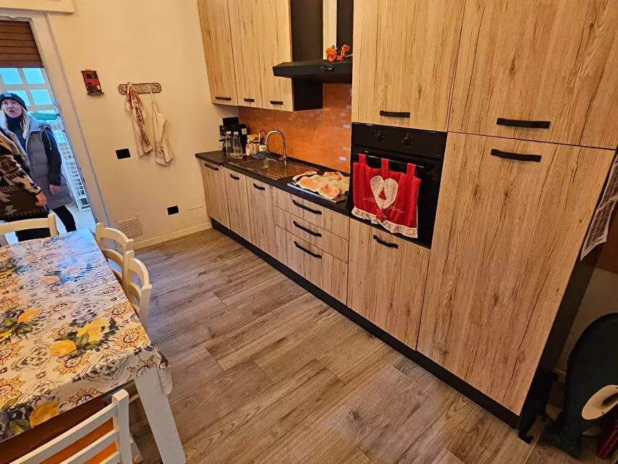 Immagine 4 di Appartamento in vendita  a Carrara