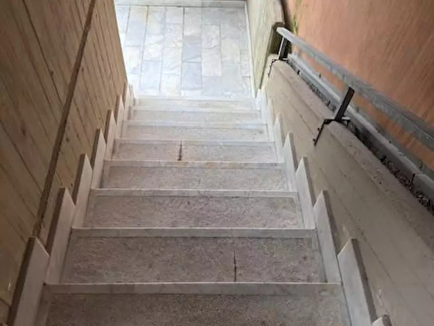 Immagine 13 di Ufficio in vendita  a Carrara