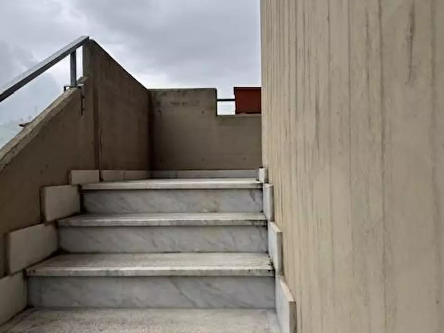 Immagine 12 di Ufficio in vendita  a Carrara