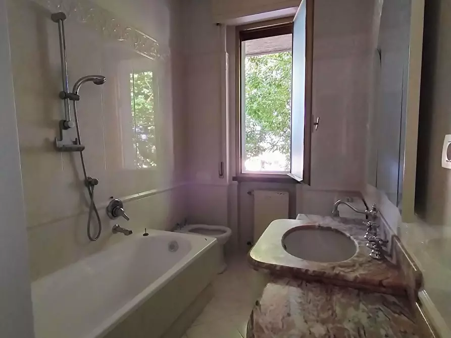 Immagine 16 di Appartamento in vendita  a Massa