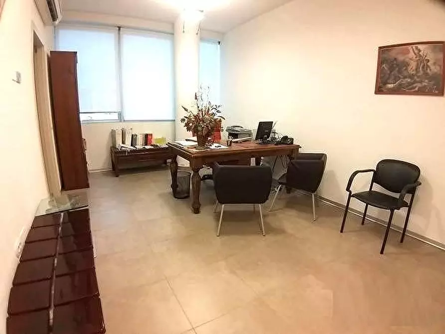 Immagine 8 di Ufficio in vendita  a Montelupo Fiorentino