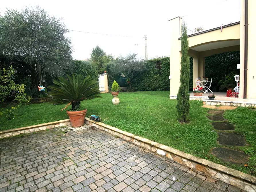 Immagine 25 di Villetta a schiera in vendita  a Carrara