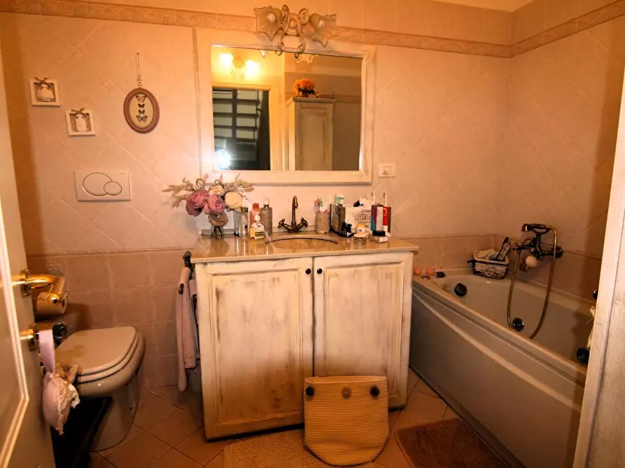 Immagine 16 di Villetta a schiera in vendita  a Carrara