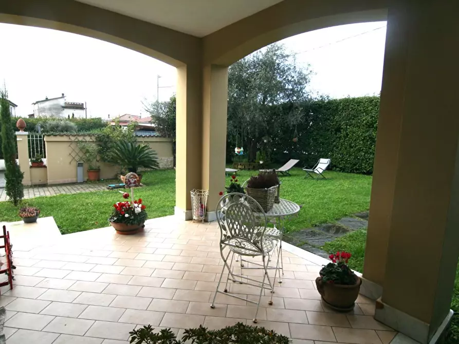 Immagine 29 di Villetta a schiera in vendita  a Carrara