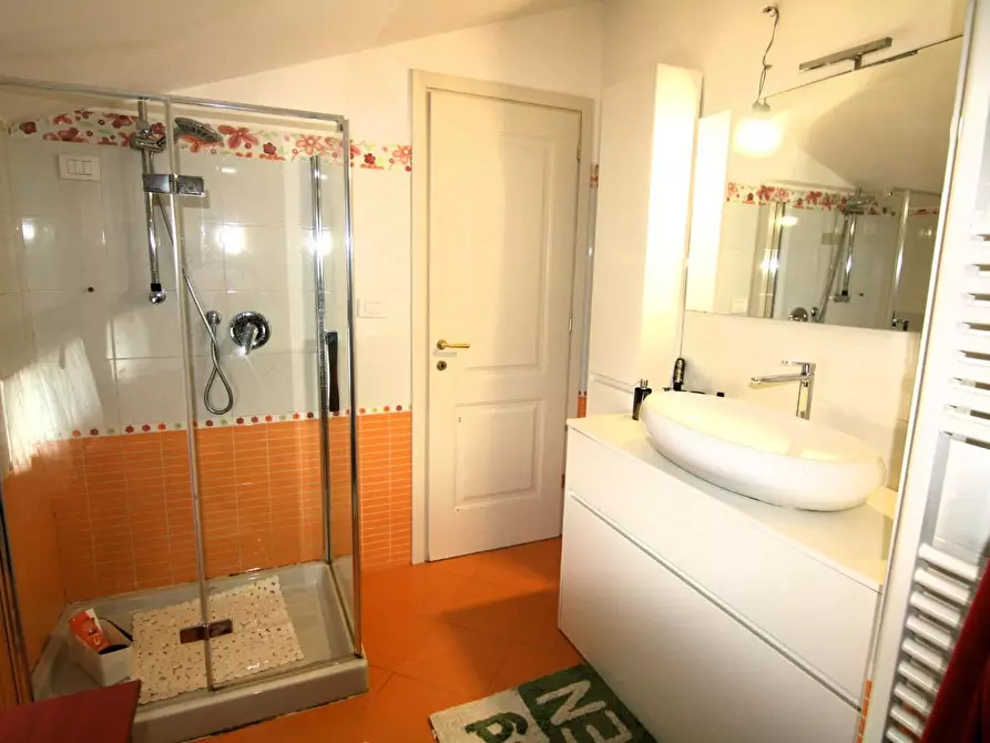 Immagine 22 di Villetta a schiera in vendita  a Carrara