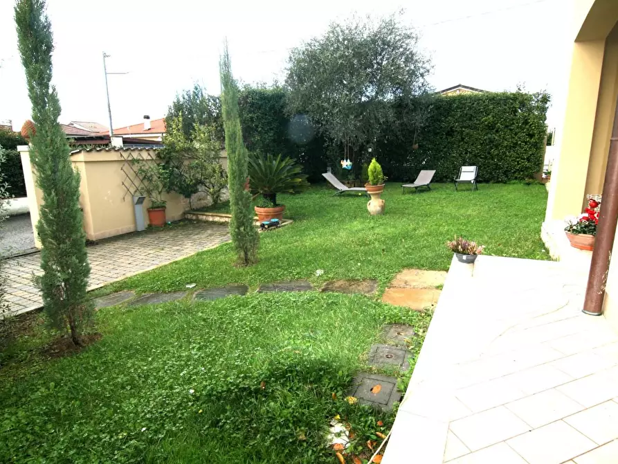 Immagine 23 di Villetta a schiera in vendita  a Carrara