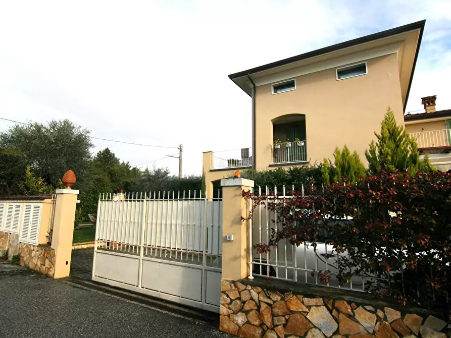 Immagine 26 di Villetta a schiera in vendita  a Carrara