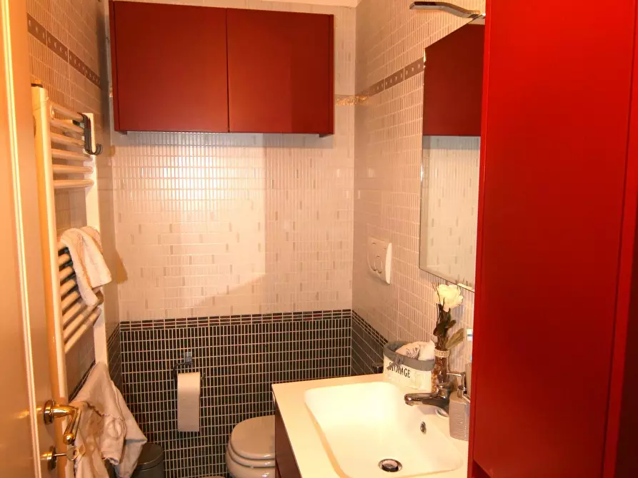 Immagine 9 di Villetta a schiera in vendita  a Carrara