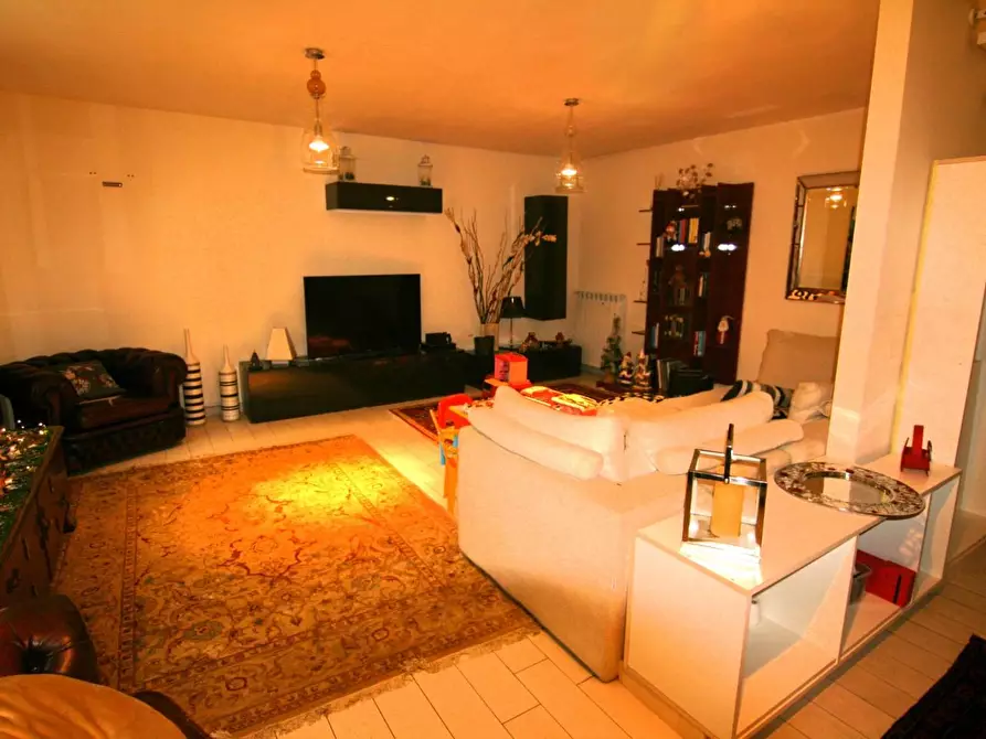 Immagine 12 di Villetta a schiera in vendita  a Carrara