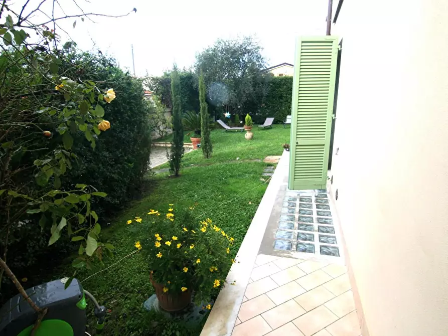 Immagine 24 di Villetta a schiera in vendita  a Carrara