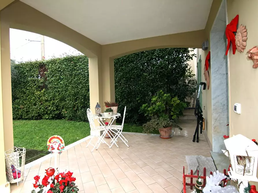 Immagine 28 di Villetta a schiera in vendita  a Carrara