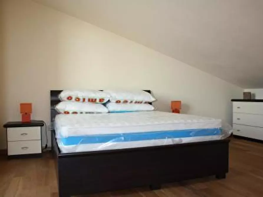 Immagine 4 di Appartamento in vendita  a Lucca