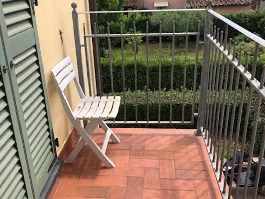 Immagine 6 di Appartamento in vendita  a Lucca