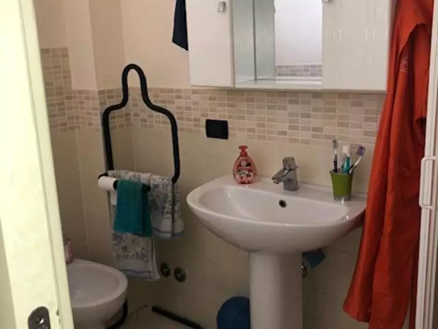 Immagine 10 di Appartamento in vendita  a Lucca