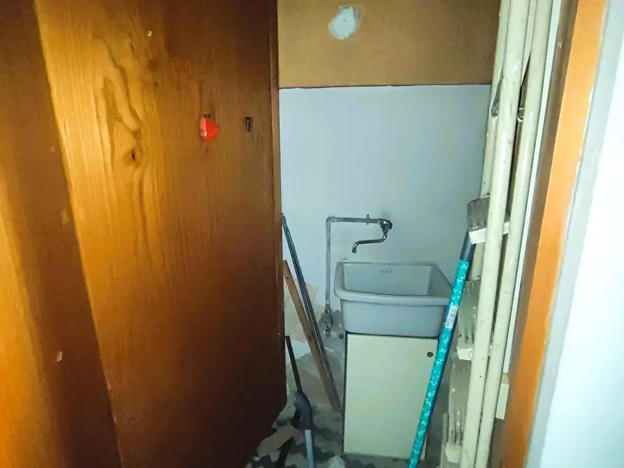 Immagine 4 di Locale commerciale in vendita  a Palaia