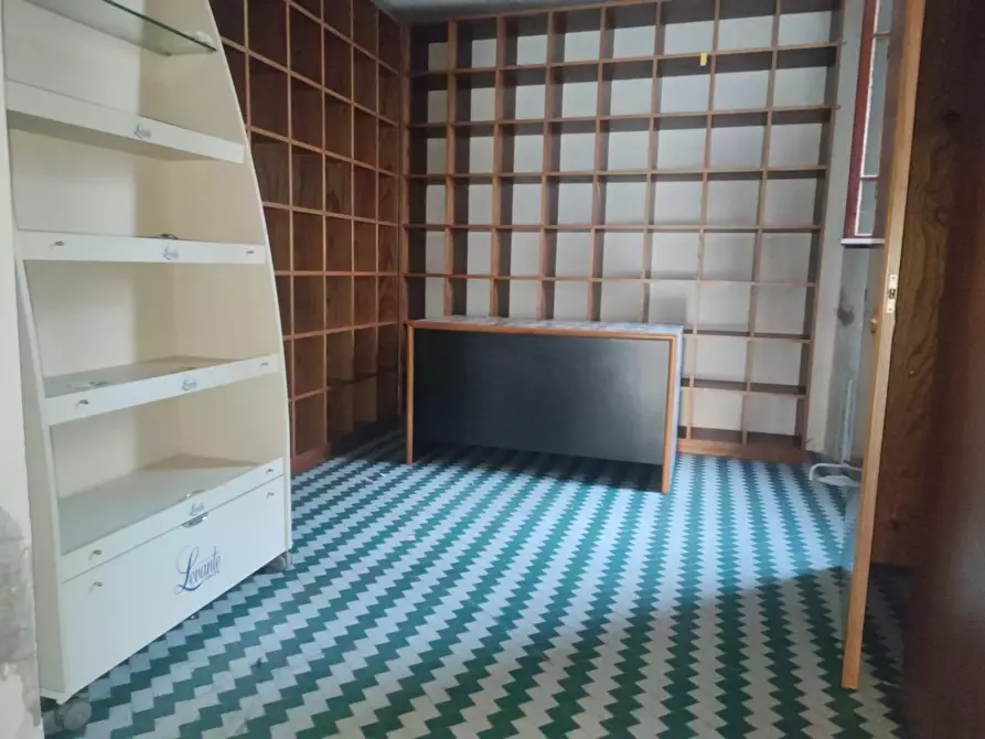 Immagine 2 di Locale commerciale in vendita  a Palaia