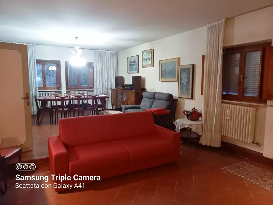 Immagine 1 di Villa in vendita  a Lucca