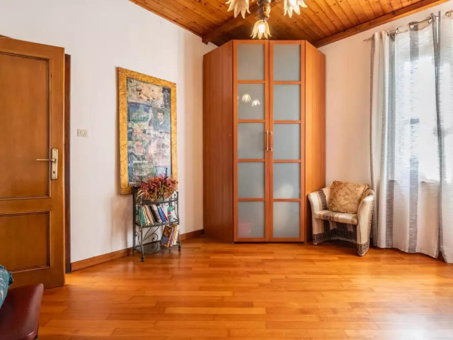 Immagine 18 di Porzione di casa in vendita  a Pontedera