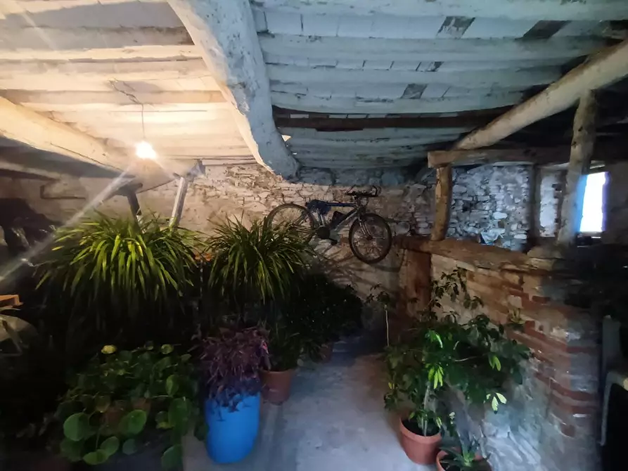 Immagine 21 di Porzione di casa in vendita  a Lucca