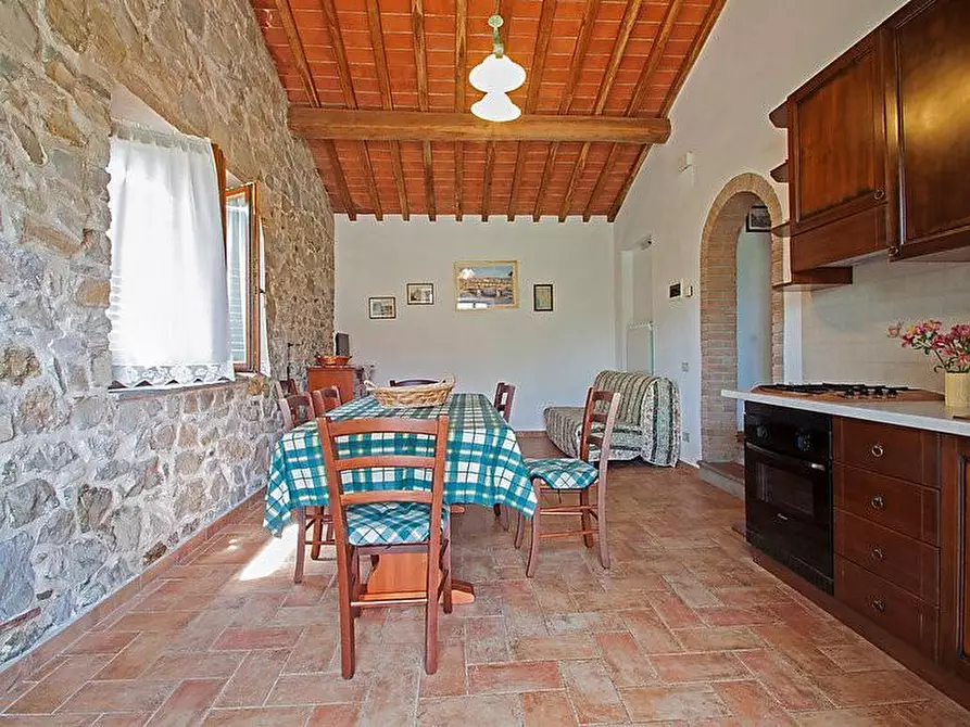 Immagine 11 di Casa colonica in vendita  a Monteverdi Marittimo