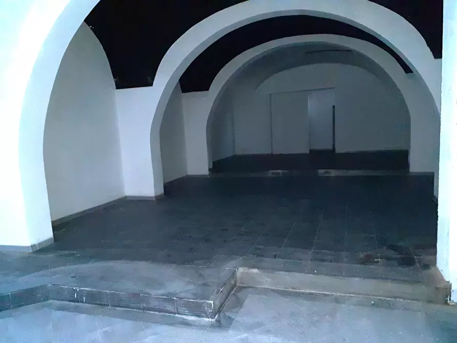 Immagine 4 di Locale commerciale in affitto  a Pontedera