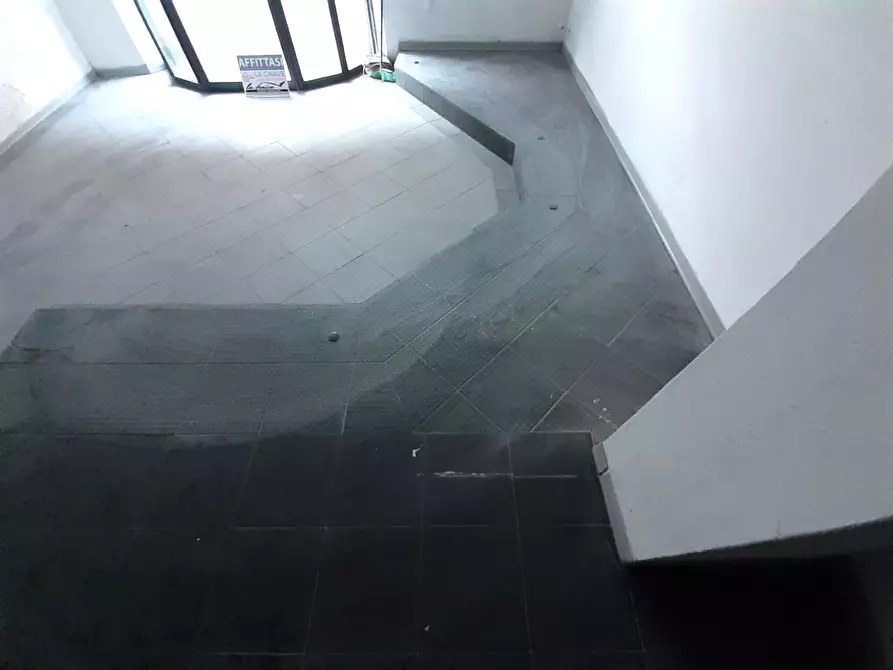 Immagine 9 di Locale commerciale in affitto  a Pontedera