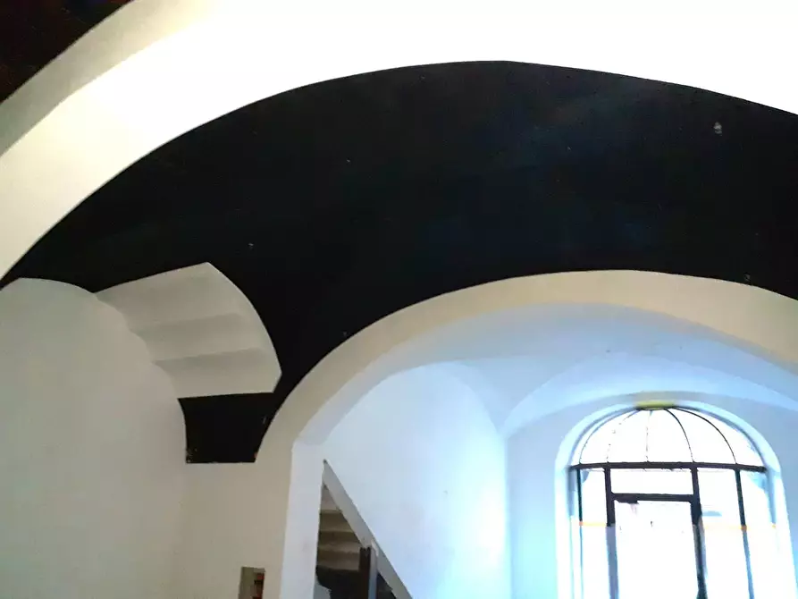 Immagine 3 di Locale commerciale in affitto  a Pontedera