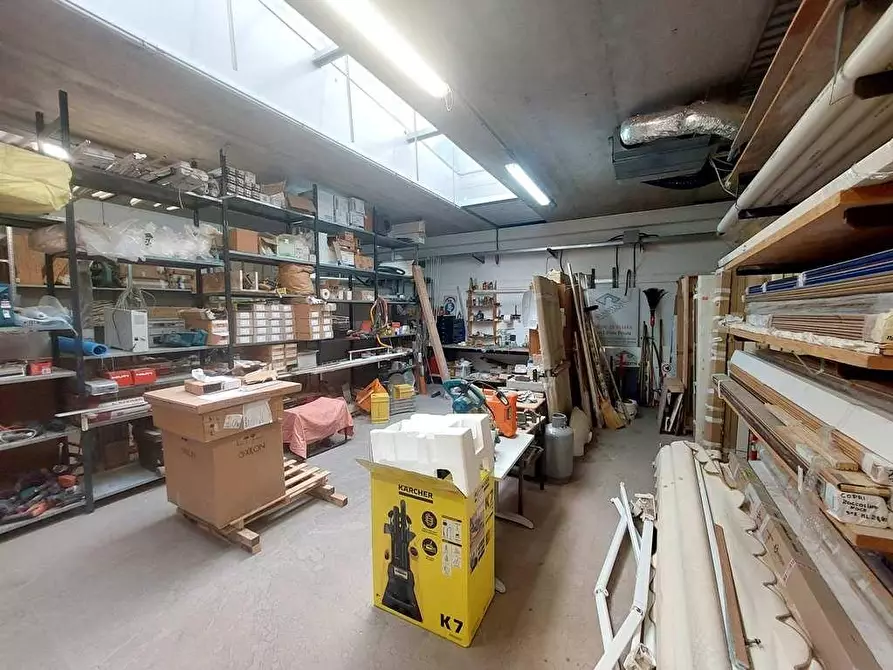 Immagine 23 di Attività artigianale in vendita  a Massa