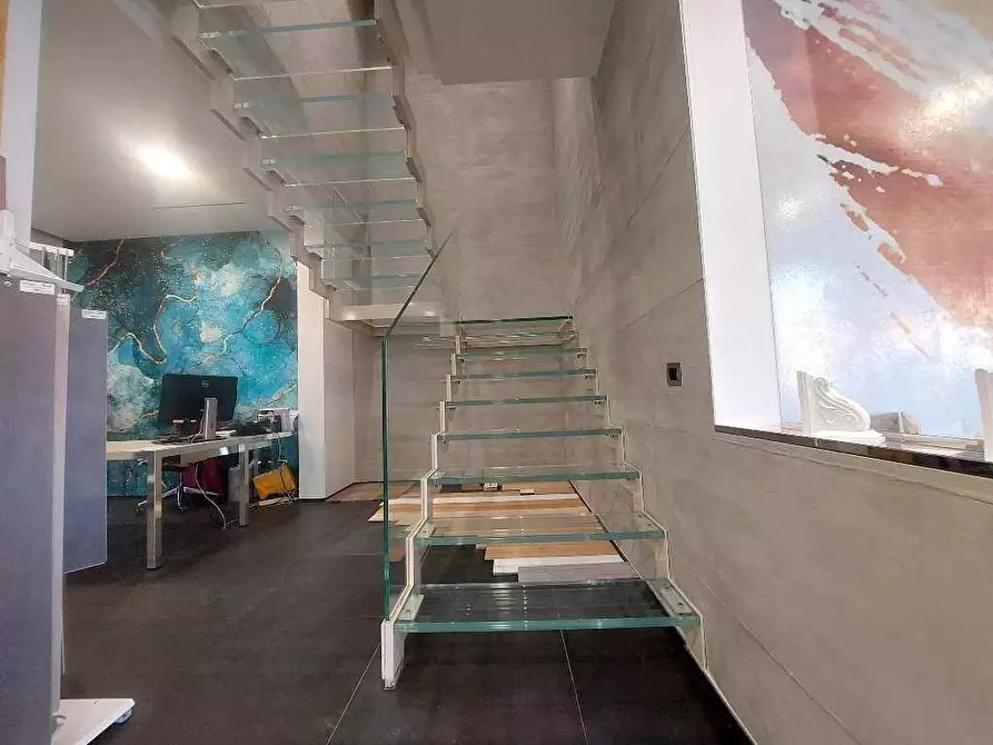 Immagine 7 di Attività artigianale in vendita  a Massa