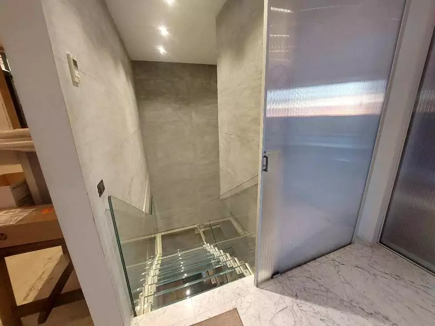 Immagine 12 di Attività artigianale in vendita  a Massa