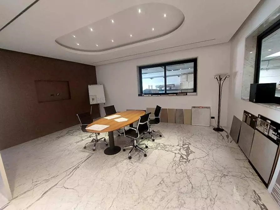 Immagine 14 di Attività artigianale in vendita  a Massa