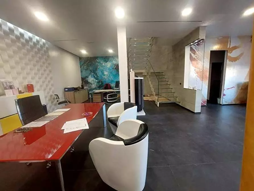 Immagine 4 di Attività artigianale in vendita  a Massa