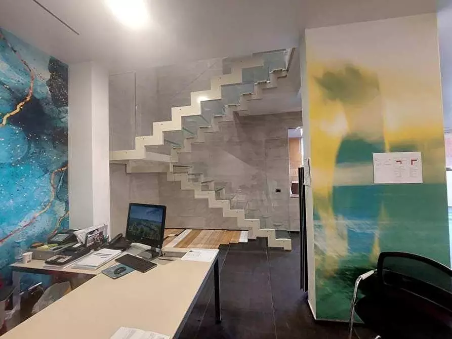 Immagine 10 di Attività artigianale in vendita  a Massa