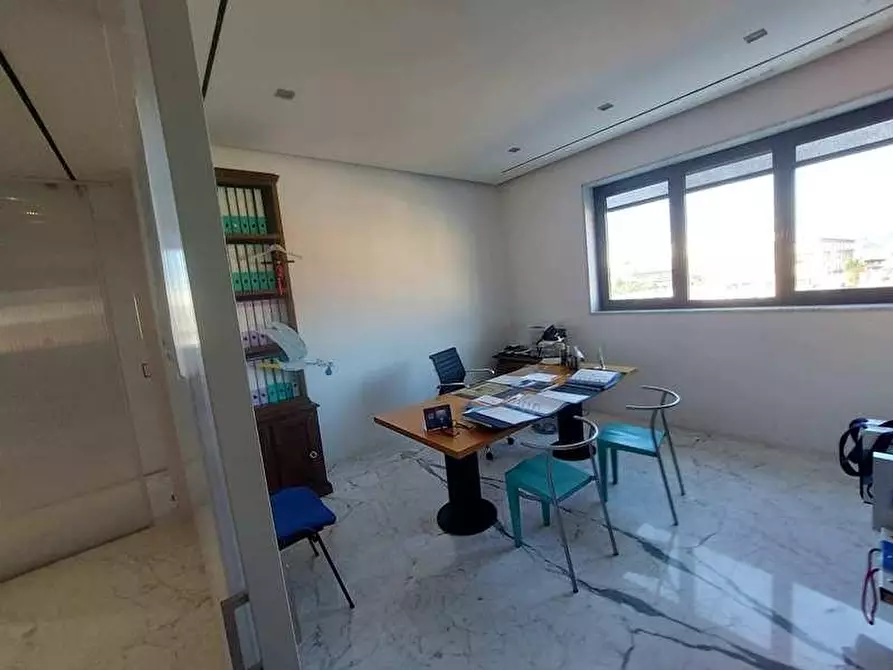 Immagine 16 di Attività artigianale in vendita  a Massa