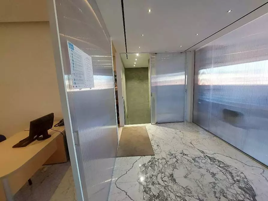 Immagine 13 di Attività artigianale in vendita  a Massa