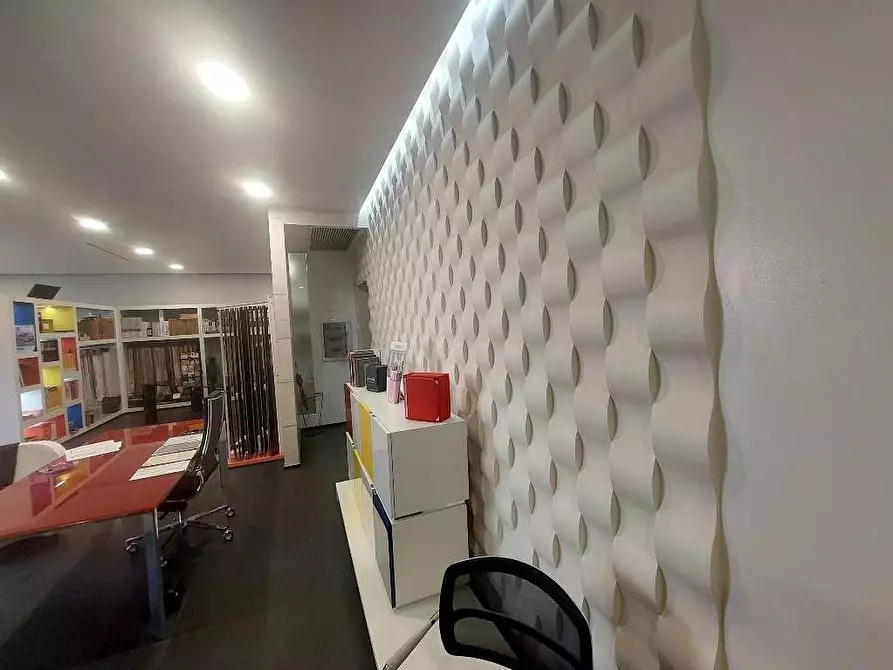 Immagine 9 di Attività artigianale in vendita  a Massa