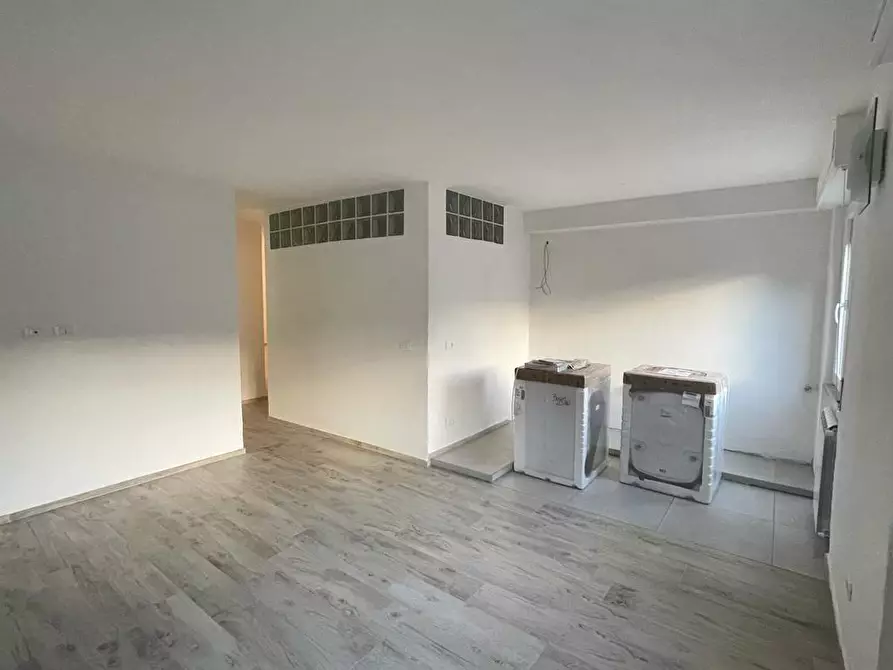 Immagine 12 di Appartamento in vendita  a Carrara