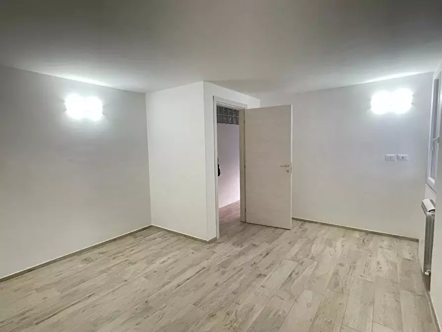 Immagine 10 di Appartamento in vendita  a Carrara