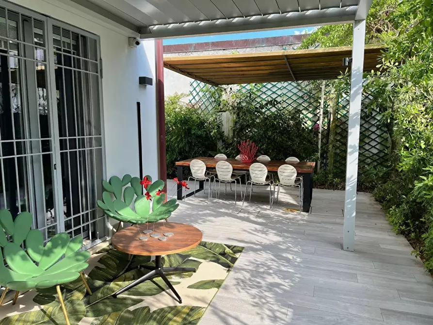 Immagine 6 di Villa in vendita  a Forte Dei Marmi