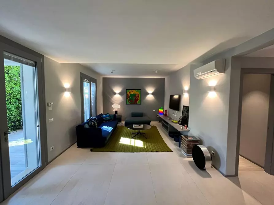 Immagine 8 di Villa in vendita  a Forte Dei Marmi