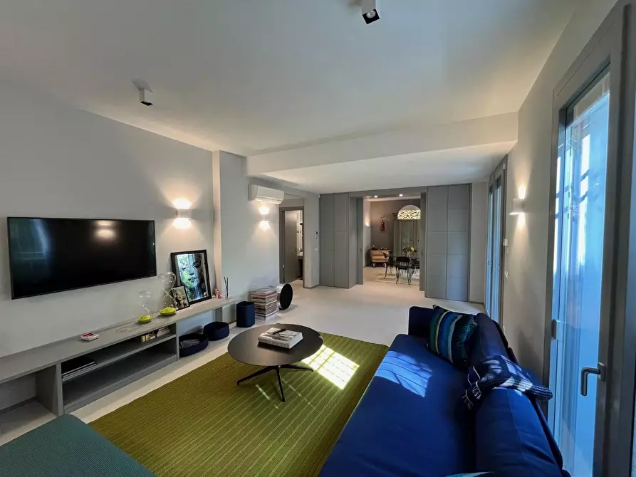 Immagine 13 di Villa in vendita  a Forte Dei Marmi