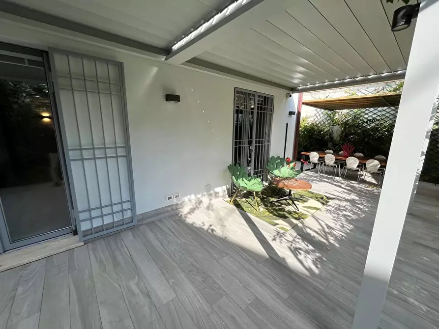Immagine 5 di Villa in vendita  a Forte Dei Marmi