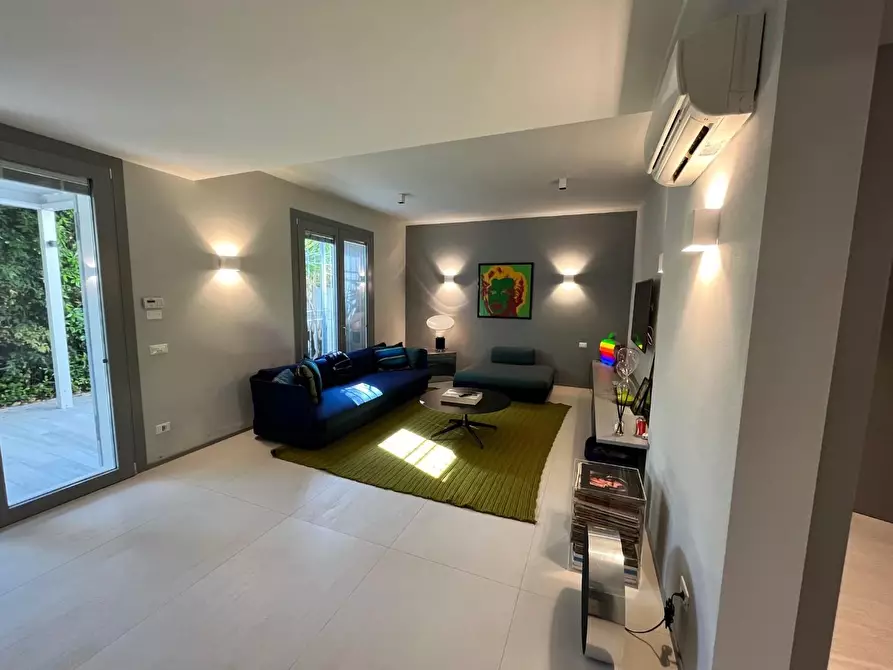 Immagine 10 di Villa in vendita  a Forte Dei Marmi