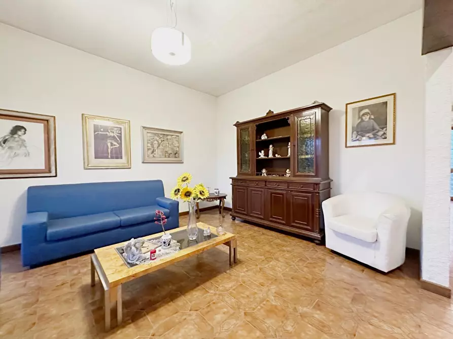 Immagine 12 di Villa in vendita  a Capannori