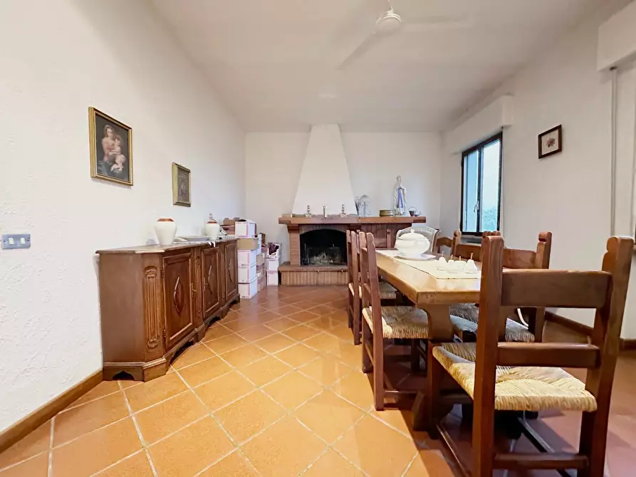 Immagine 15 di Villa in vendita  a Capannori