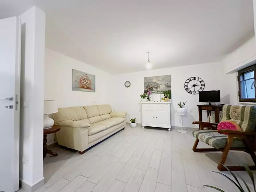 Immagine 4 di Villa in vendita  a Capannori