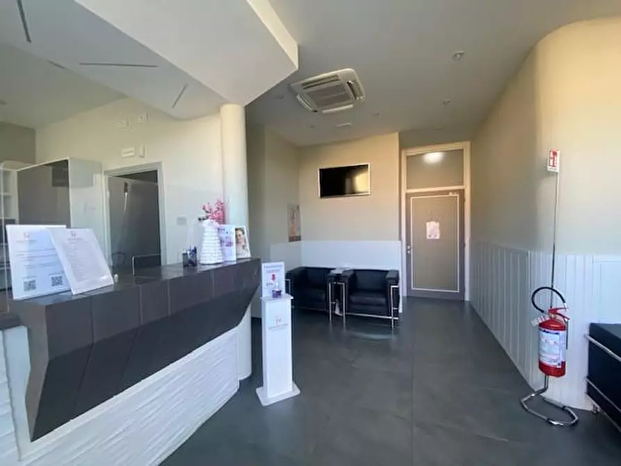 Immagine 3 di Locale commerciale in vendita  a Capannori